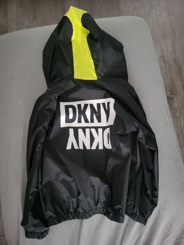 2 Chaquetas niño DKNY  Reversible 6-7 y 8-9 años.
