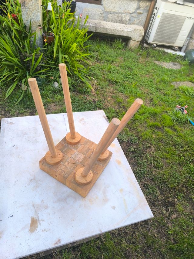 Taburete rústico de madera