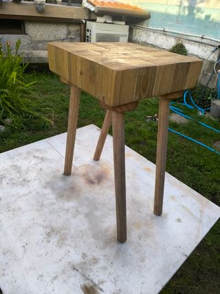 Taburete rústico de madera