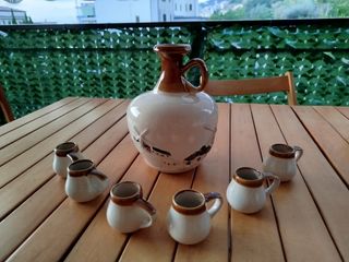 Caraffa e tazzine in terracotta