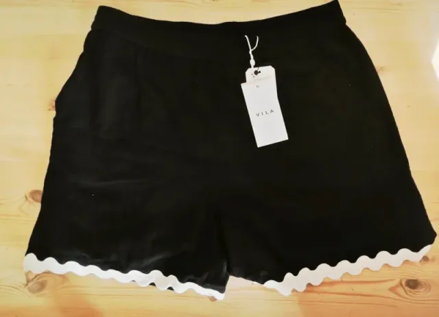 Short Black Beauty - Vila