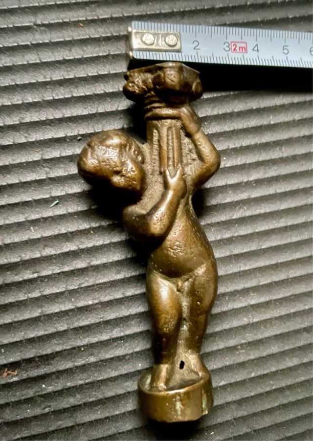 Querubín bronce antiguo