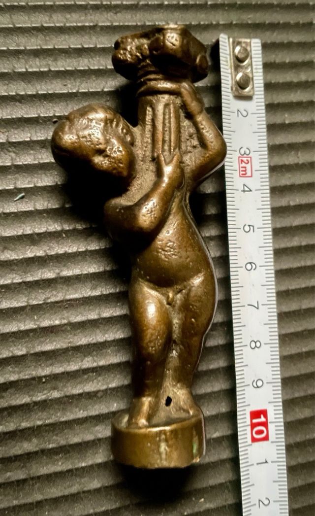 Querubín bronce antiguo