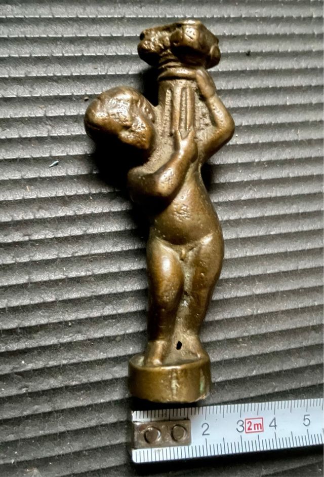 Querubín bronce antiguo