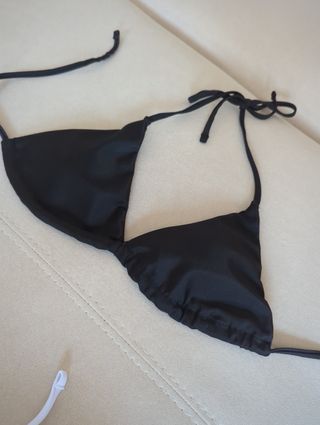 Bikini negro y braga blanco