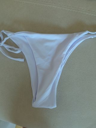 Bikini negro y braga blanco