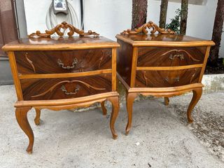 Mesillas de noche antiguas de madera