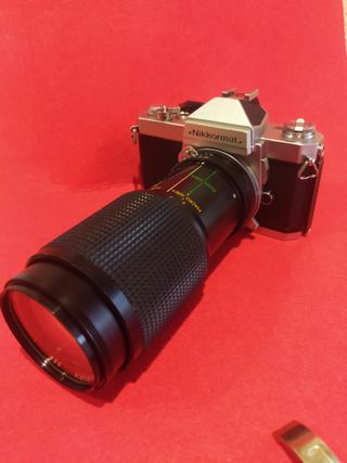 Nikon Nikkormat FT2 con Objetivo 80-205