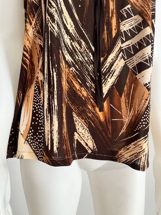 Blusa sin mangas marrón y beige