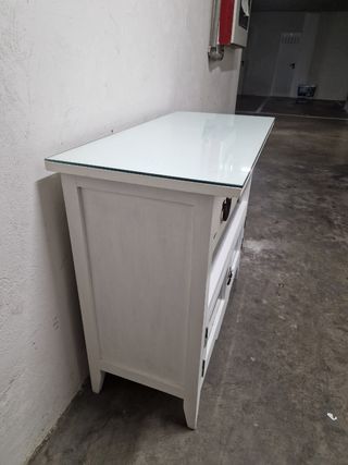 Mueble blanco restaurado - Madera y cristal