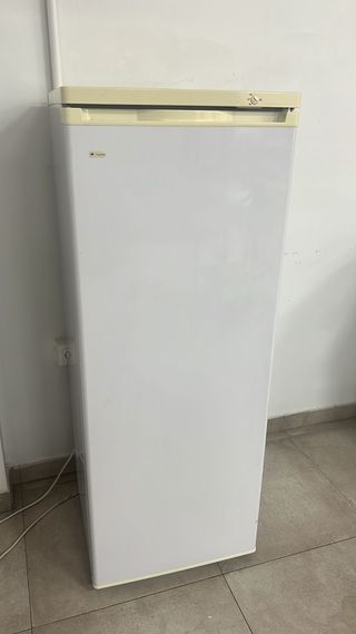 Frigorífico pequeño blanco