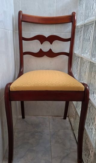Sillón vintage floral y Silla tapizada