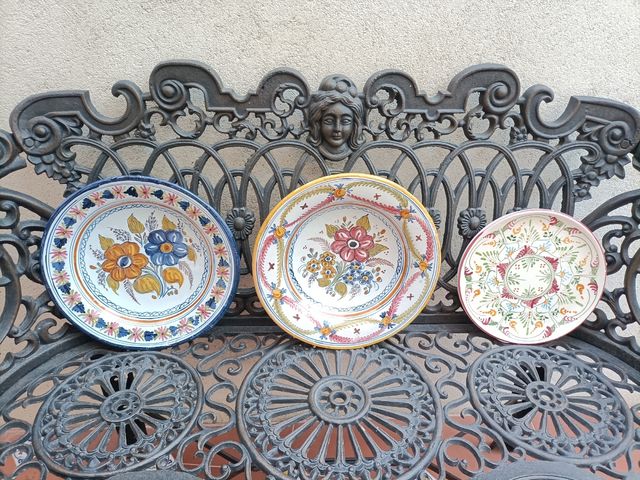 3 Platos. 2 de Talavera Timoneda.