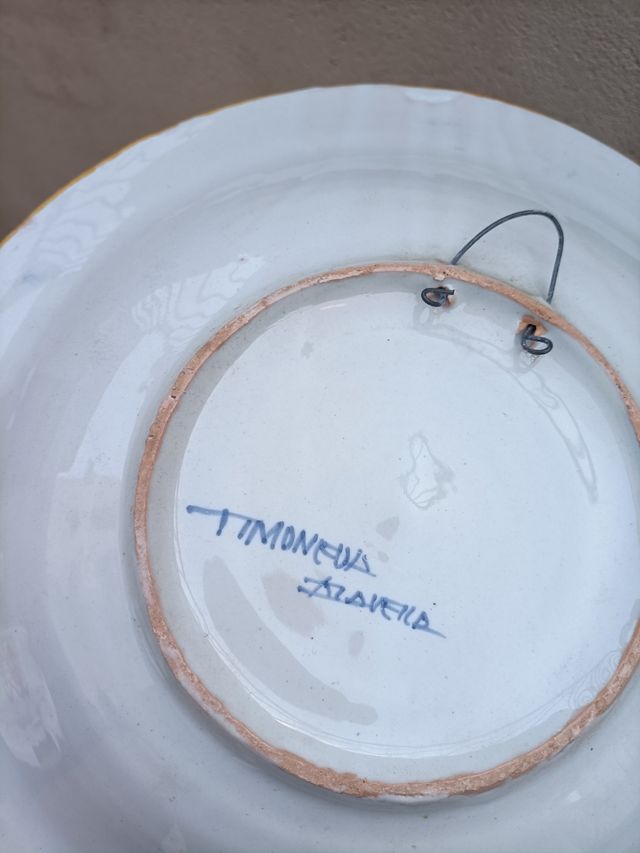 3 Platos. 2 de Talavera Timoneda.