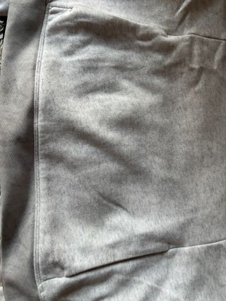 Sudadera gris deportiva