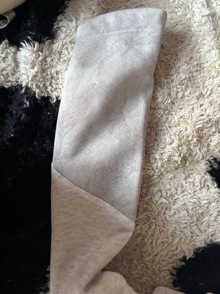 Sudadera gris deportiva