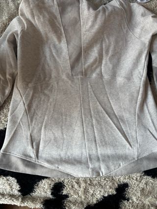 Sudadera gris deportiva