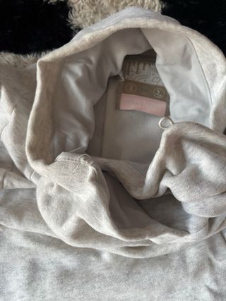 Sudadera gris deportiva