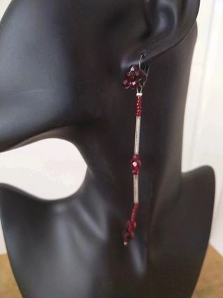 Pendientes rojos y plata, sin usar