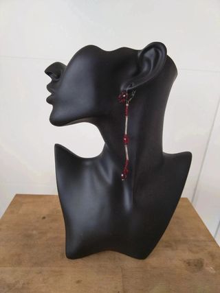 Pendientes rojos y plata, sin usar