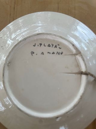 Plato antiguo pintado a mano