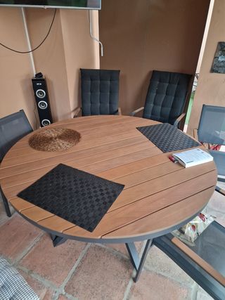 Mesa jardín redonda - 1,4m D, a estrenar 