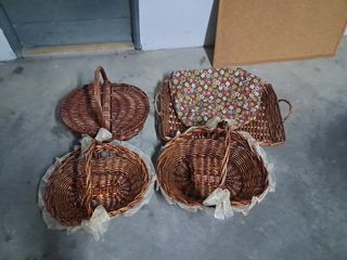 4 Cestas mimbre marrón
La grande va con funda