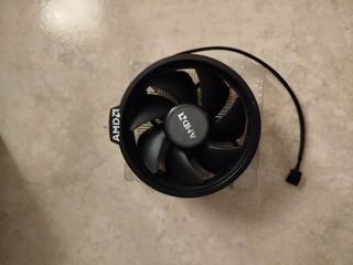 AMD Ryzen 5 5500: Caja y ventilador