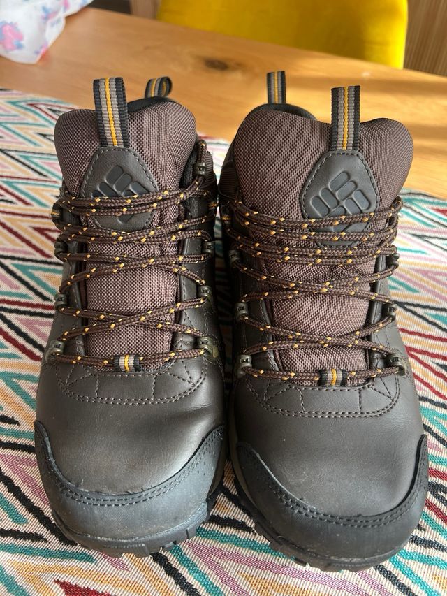 Zapatos Columbia marrón, talla 40