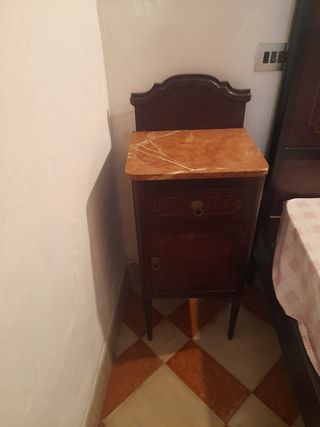 Dormitorio antiguo de madera