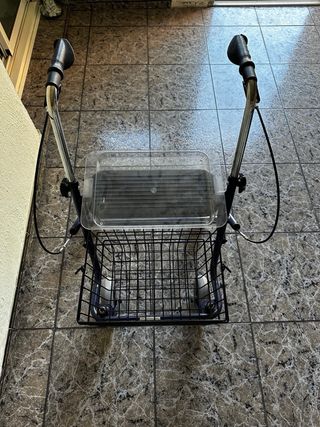 Andador 4 ruedas con cesta