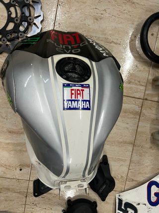 Piezas yamaha r6 07 . carenados, escape Akrapovic
