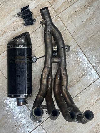 Piezas yamaha r6 07 . carenados, escape Akrapovic
