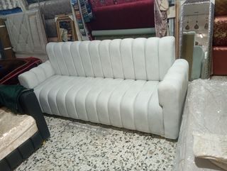Sofá nueva. .2. metros   3 plazas - Gris claro