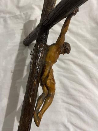 Crucificado imitación Olot de madera antiguo