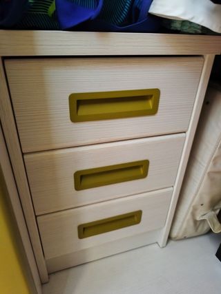 Urge vender. Habitación juvenil-cama nido+armario