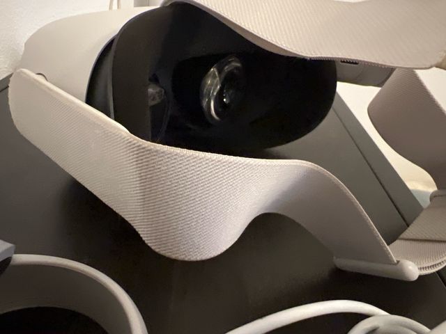 Oculus Quest 2 - VR Headset , tienen marcas de uso