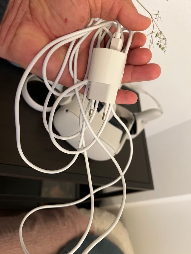 Oculus Quest 2 - VR Headset , tienen marcas de uso