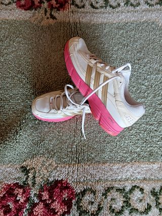 Zapatillas Adidas rosas y blancas