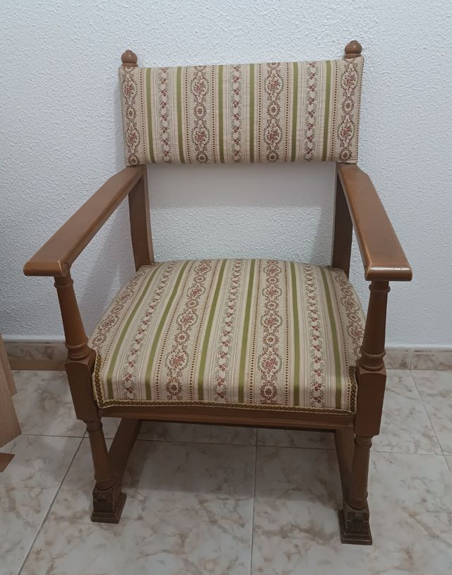 SILLA TAPIZADA DE MADERA VINTAGE