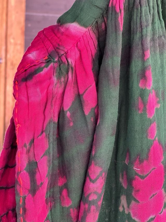 Blusón tie-dye verde y rosa