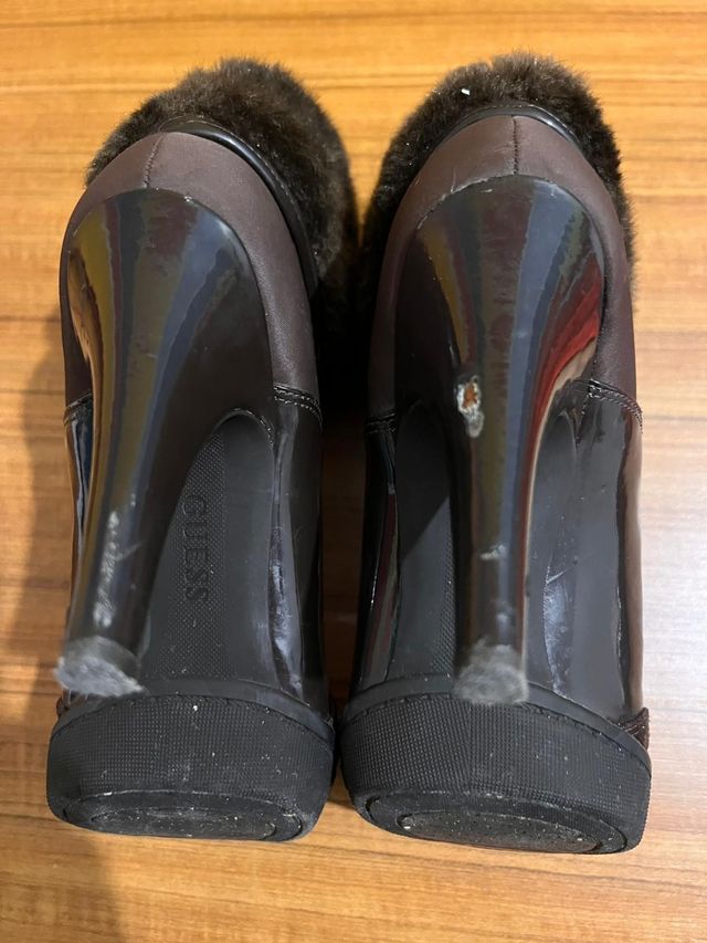 Stivaletti Guess con pelliccia