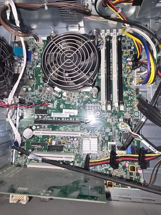 PC sobremesa  sin disco duro ni memoria ram piezas