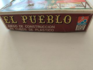 Juego de construcción con cubos de plástico 