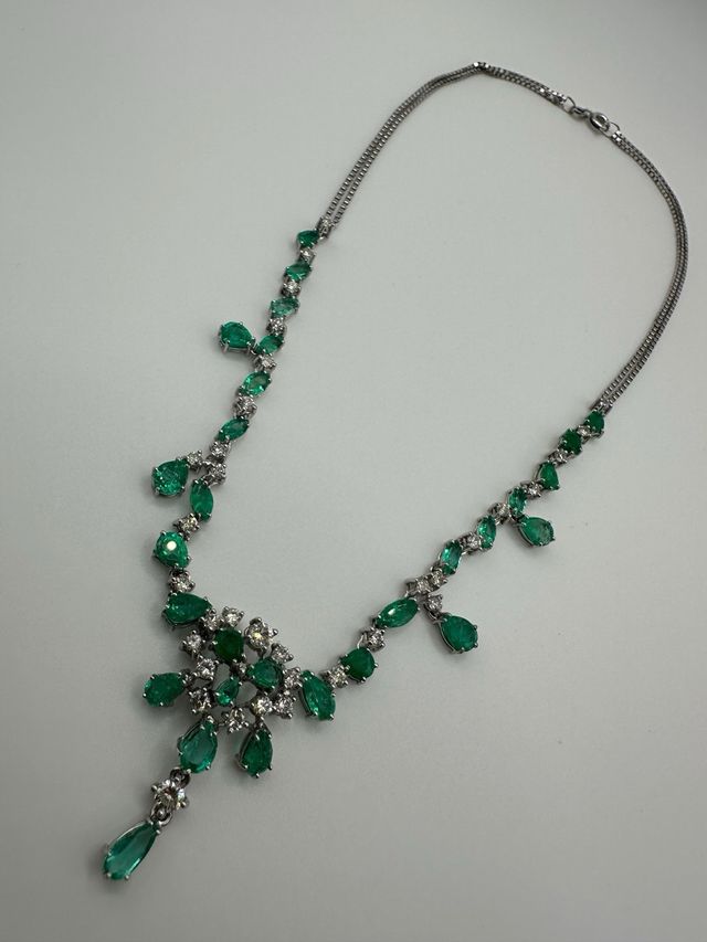 Collar oro blanco 18k esmeraldas