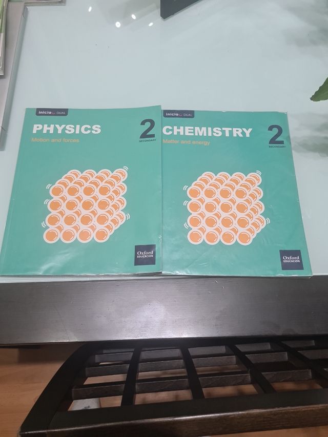 Inicia Physics & Chemistry 2.º ESO. Student's B...