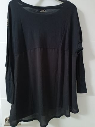 Camiseta negra MET dorada oversize