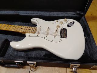 Fender Stratocaster Player | Noiseless