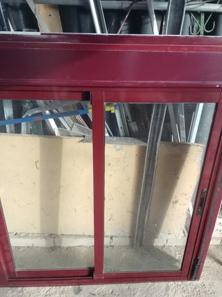 Ventana corrediza Rojo