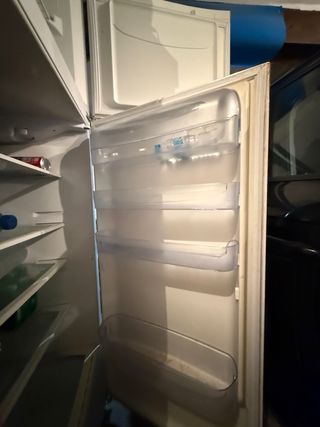 Nevera Indesit usada